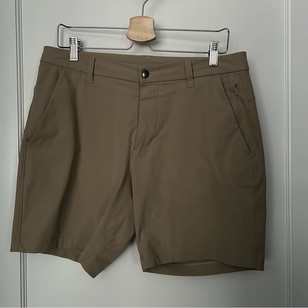 Lululemon ABC 7 inch Short, Khaki, Size 33